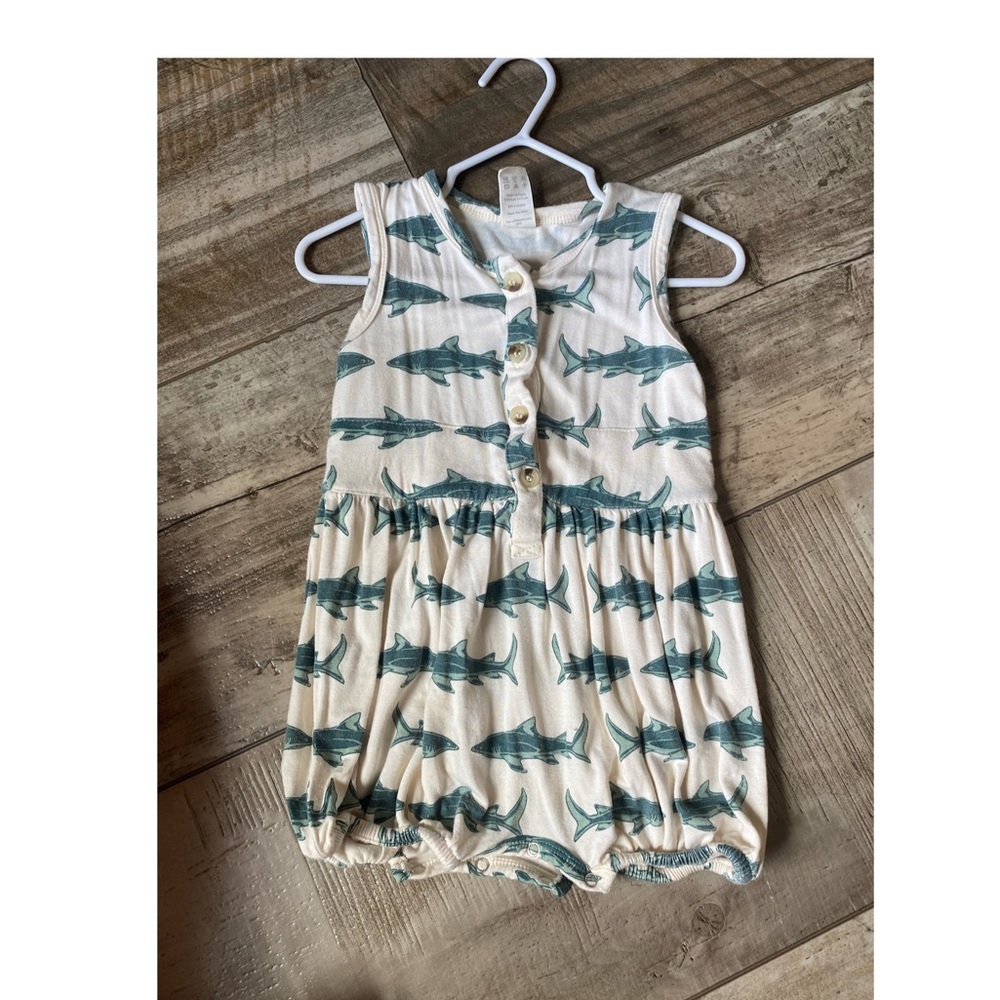 Quinn quinn romper .